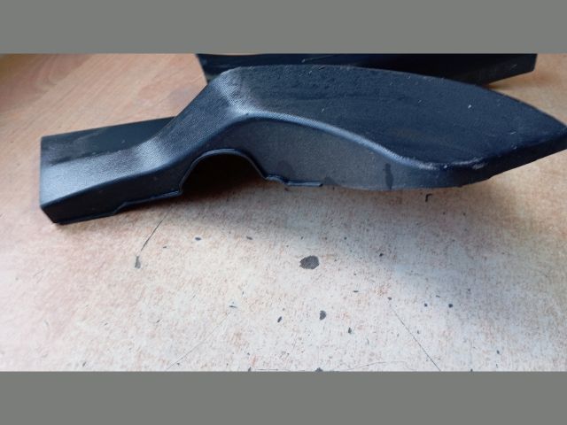 bontott HYUNDAI TUCSON Jobb hátsó Belső Küszöb Burkolat