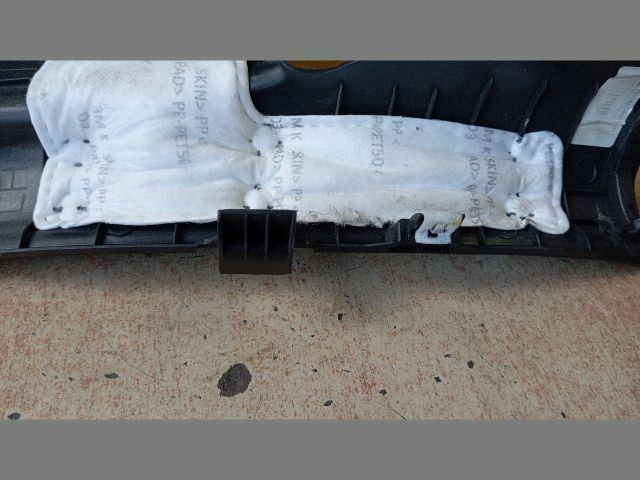 bontott HYUNDAI TUCSON Jobb hátsó Belső Küszöb Burkolat