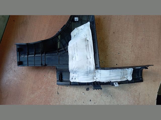 bontott HYUNDAI TUCSON Jobb hátsó Belső Küszöb Burkolat