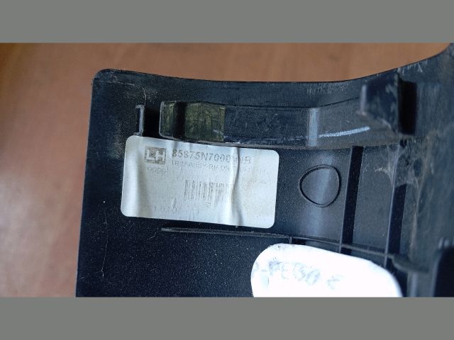 bontott HYUNDAI TUCSON Jobb hátsó Belső Küszöb Burkolat