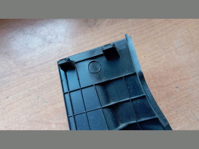 bontott HYUNDAI TUCSON Jobb hátsó Belső Küszöb Burkolat