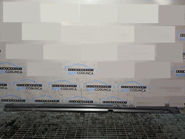 bontott HYUNDAI TUCSON Jobb Küszöb