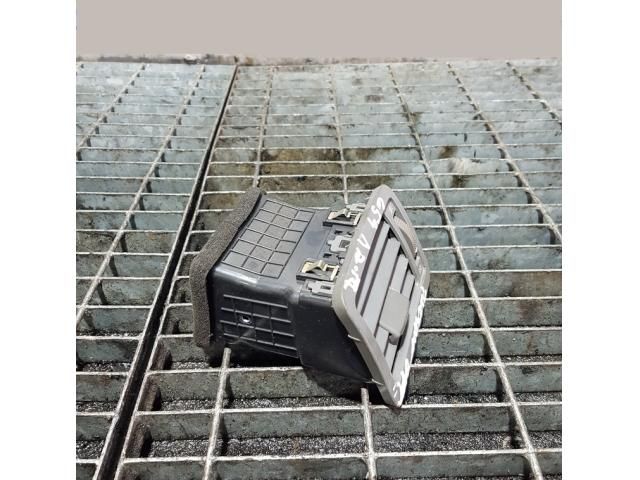 bontott HYUNDAI TUCSON Jobb Szellőző