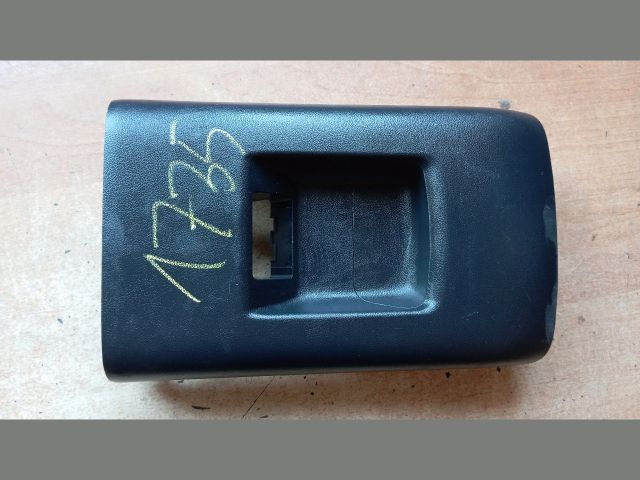 bontott HYUNDAI TUCSON Könyöklő Tartó Konzol