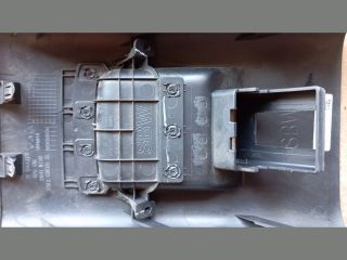 bontott HYUNDAI TUCSON Könyöklő Tartó Konzol