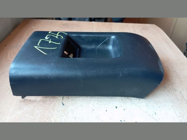 bontott HYUNDAI TUCSON Könyöklő Tartó Konzol