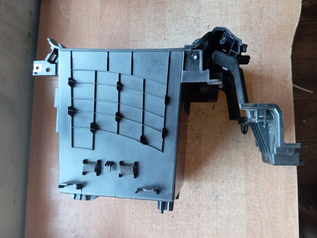 bontott HYUNDAI TUCSON Könyöklő