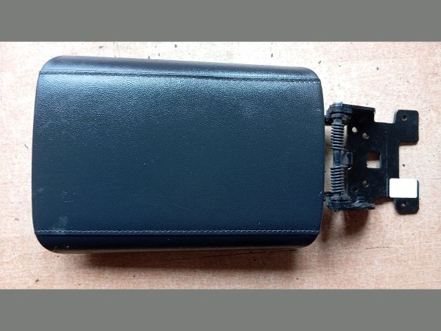 bontott HYUNDAI TUCSON Könyöklő