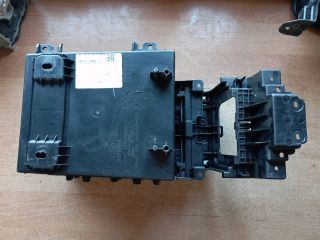 bontott HYUNDAI TUCSON Könyöklő