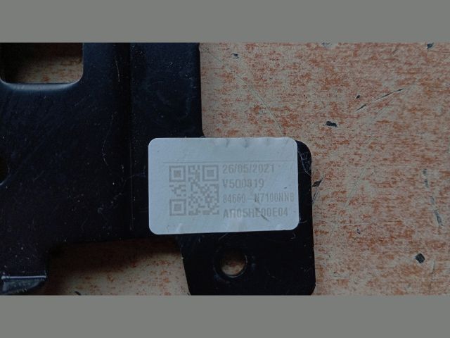 bontott HYUNDAI TUCSON Könyöklő