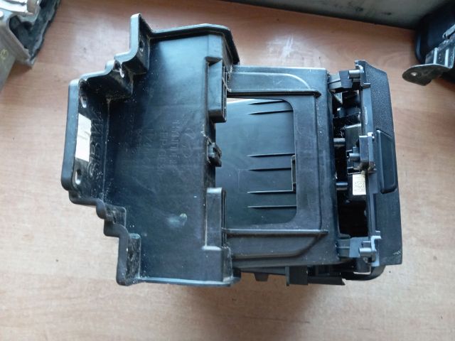 bontott HYUNDAI TUCSON Könyöklő