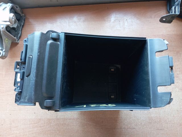 bontott HYUNDAI TUCSON Könyöklő