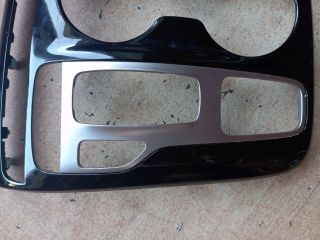 bontott HYUNDAI TUCSON Középkonzol Keret