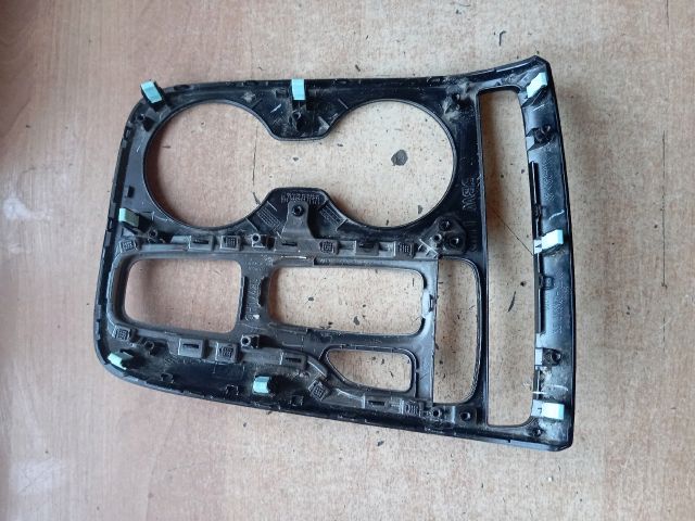 bontott HYUNDAI TUCSON Középkonzol Keret