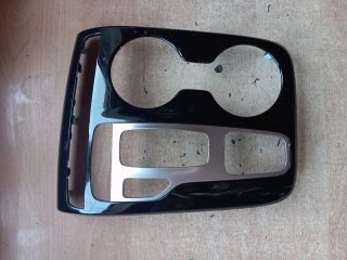 bontott HYUNDAI TUCSON Középkonzol Keret