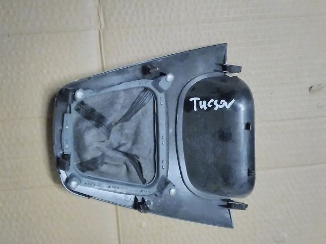 bontott HYUNDAI TUCSON Középső Kardánbox Burkolat