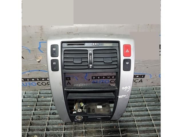 bontott HYUNDAI TUCSON Középső Szellőző