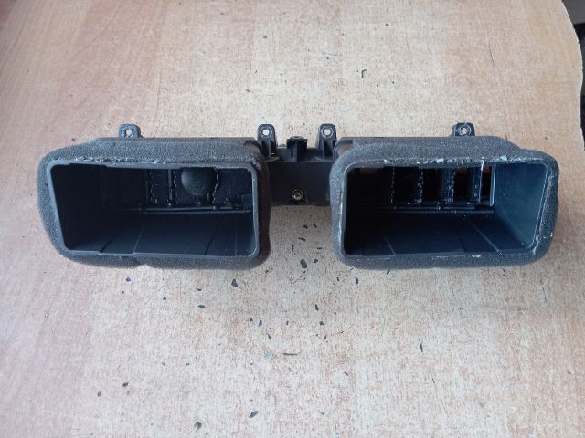 bontott HYUNDAI TUCSON Középső Szellőző