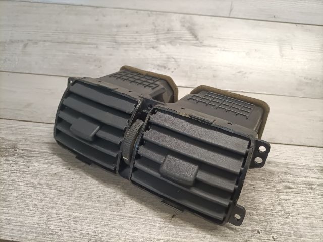 bontott HYUNDAI TUCSON Középső Szellőző