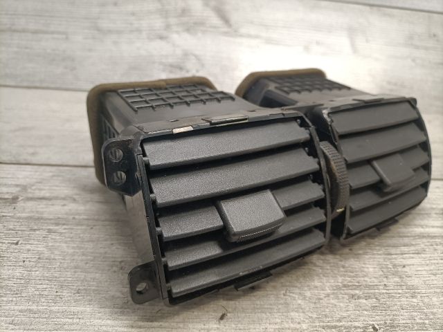 bontott HYUNDAI TUCSON Középső Szellőző