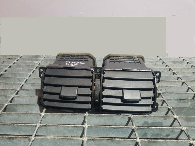 bontott HYUNDAI TUCSON Középső Szellőző