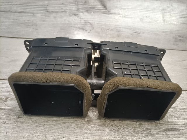 bontott HYUNDAI TUCSON Középső Szellőző