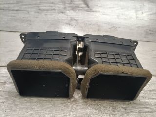 bontott HYUNDAI TUCSON Középső Szellőző