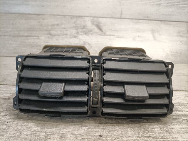 bontott HYUNDAI TUCSON Középső Szellőző