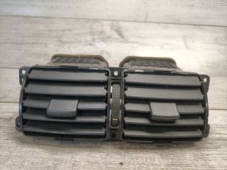 bontott HYUNDAI TUCSON Középső Szellőző