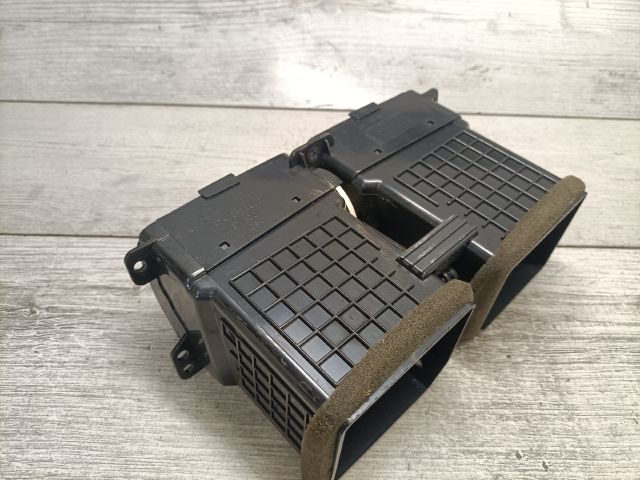 bontott HYUNDAI TUCSON Középső Szellőző