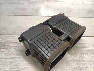 bontott HYUNDAI TUCSON Középső Szellőző