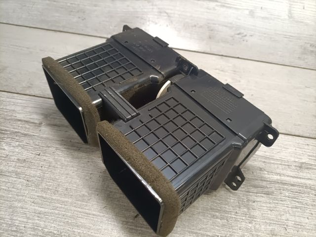 bontott HYUNDAI TUCSON Középső Szellőző