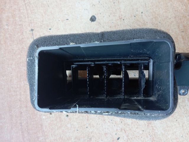 bontott HYUNDAI TUCSON Középső Szellőző