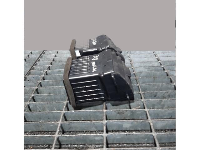 bontott HYUNDAI TUCSON Középső Szellőző