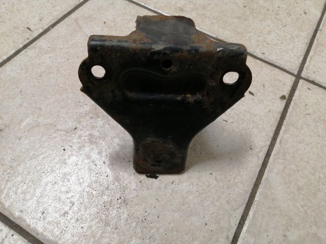 bontott HYUNDAI TUCSON Motor Tartó Bak (Pozíciófüggetlen)