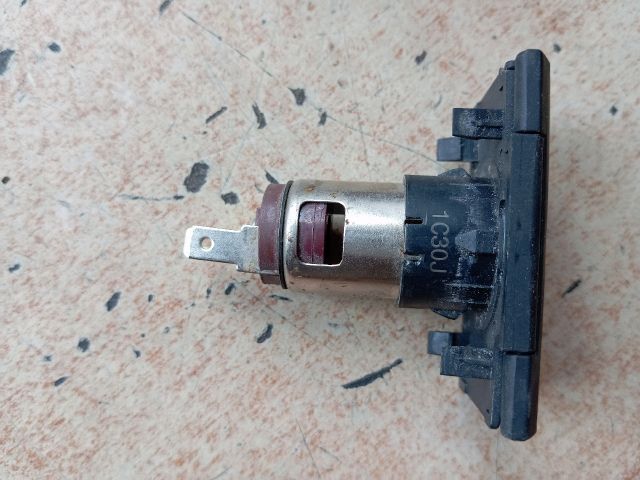 bontott HYUNDAI TUCSON Szivargyújtó Aljzat