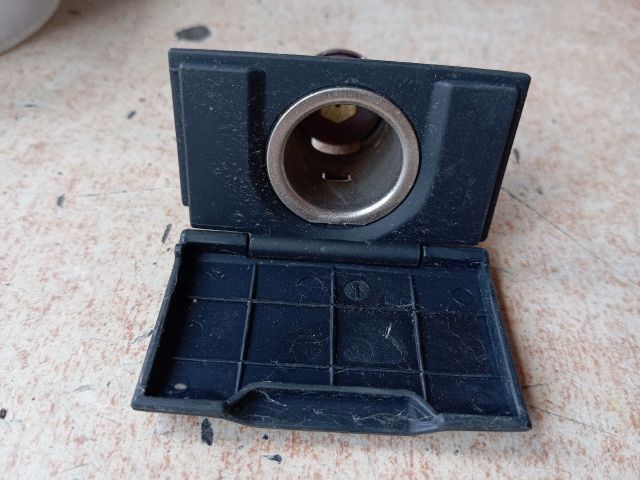 bontott HYUNDAI TUCSON Szivargyújtó Aljzat