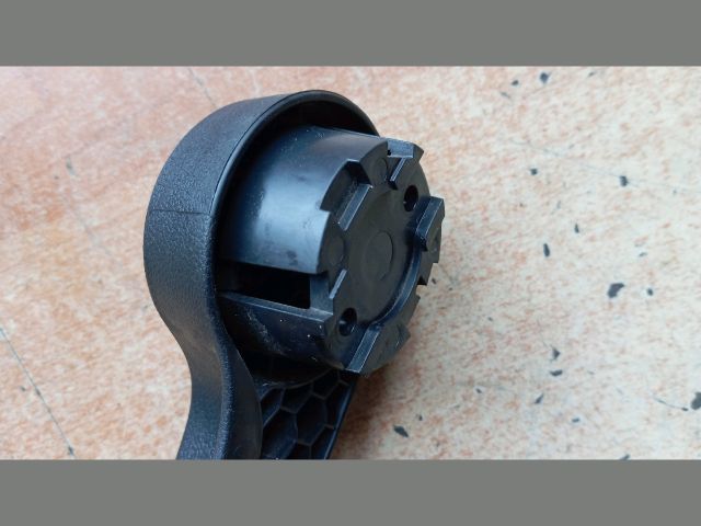 bontott HYUNDAI TUCSON Ülésmagasság Állító Kar Burkolat