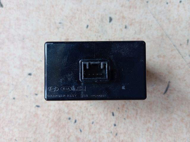 bontott HYUNDAI TUCSON USB Aljzat