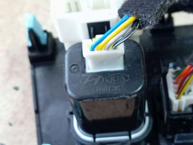 bontott HYUNDAI TUCSON USB Aljzat