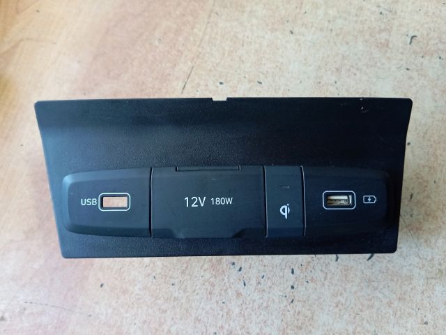 bontott HYUNDAI TUCSON USB Aljzat