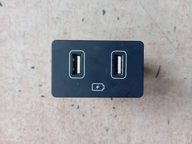 bontott HYUNDAI TUCSON USB Aljzat