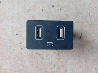 bontott HYUNDAI TUCSON USB Aljzat