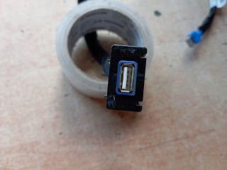 bontott HYUNDAI TUCSON USB Aljzat