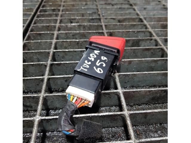 bontott HYUNDAI TUCSON Vészvillogó Kapcsoló