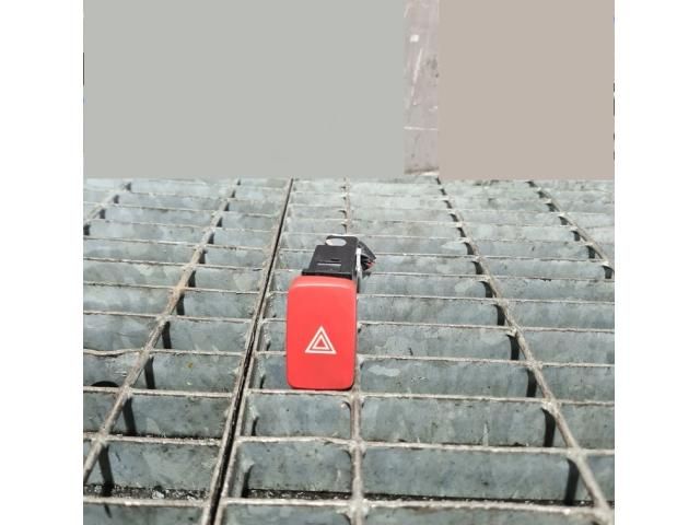 bontott HYUNDAI TUCSON Vészvillogó Kapcsoló