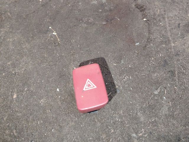 bontott HYUNDAI TUCSON Vészvillogó Kapcsoló