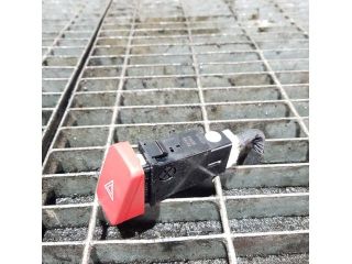 bontott HYUNDAI TUCSON Vészvillogó Kapcsoló