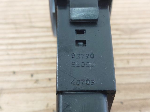 bontott HYUNDAI TUCSON Vészvillogó Kapcsoló