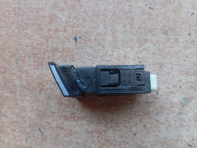 bontott HYUNDAI TUCSON Vészvillogó Kapcsoló